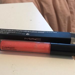 NWT M.A.C dazzle glass color smile